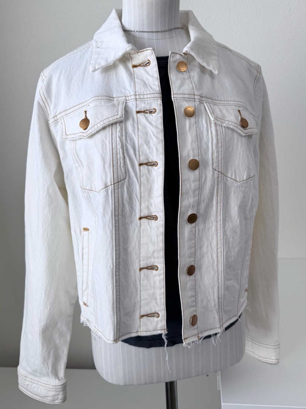 Universal Thread Goods Co. Off White Raw Hem Cropped Denim Jacket - Size M EUC - Picture 1 of 14